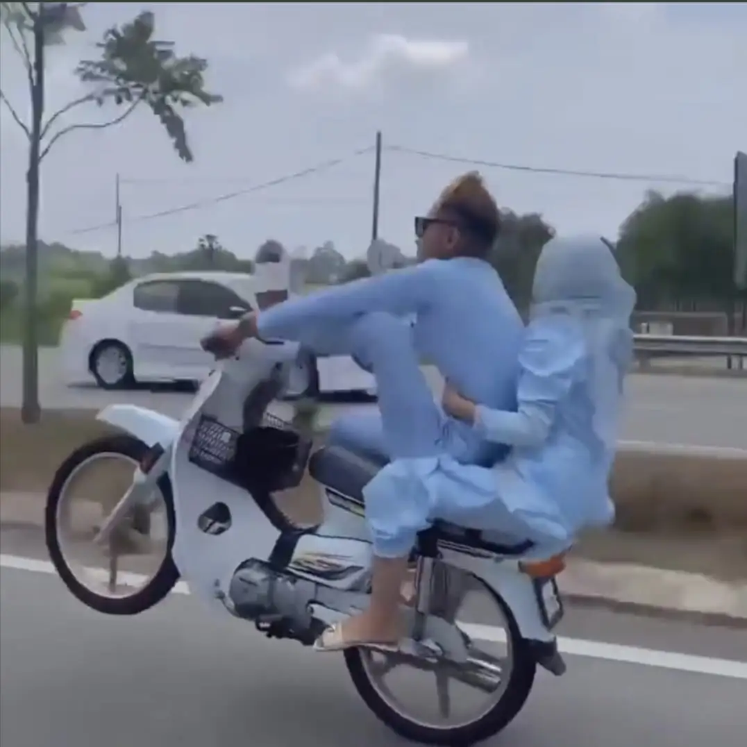 M'sian couple who went viral for performing 'wheelie' stunt in kelantan surrender to police