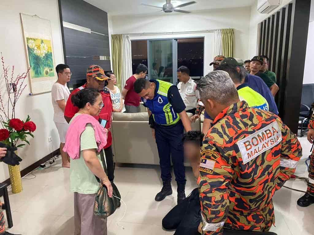 18yo Teen Tries To Jump Off Apartment In Subang Jaya, Firefighters Spend 2 Hours Coaxing Him To Safety