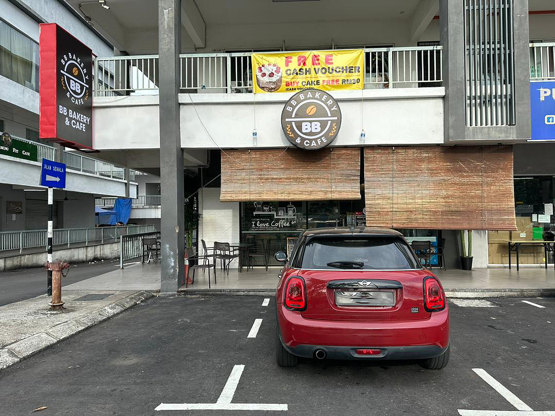Sign threatening to 'destroy' cars parked at sabah bakery goes viral, boss apologises and offers 20% discount