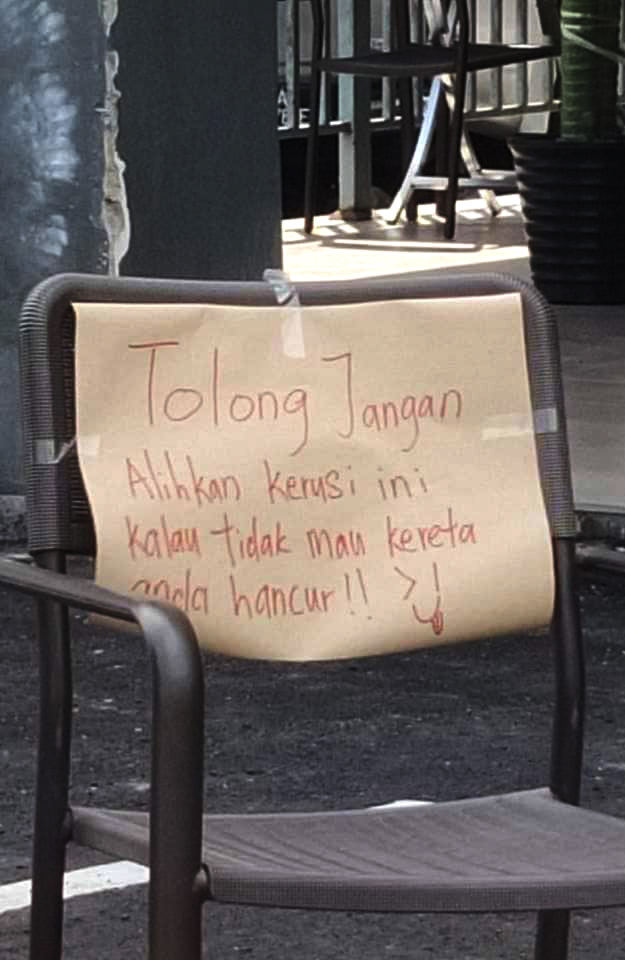 Sign threatening to 'destroy' cars parked at sabah bakery goes viral, boss apologises and offers 20% discount