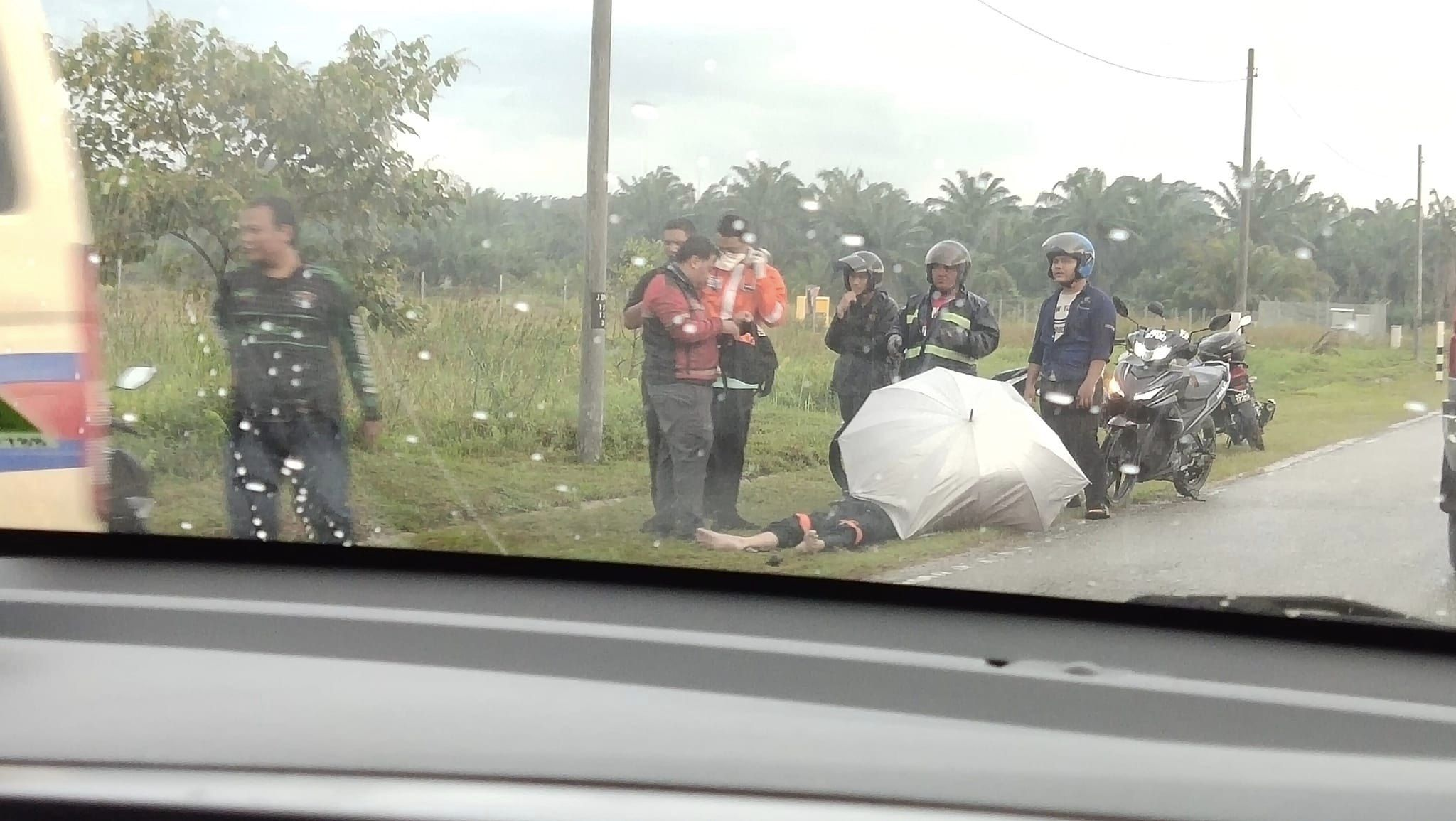 M'sian motorcyclist gets struck by lightning and dies while on the way to work