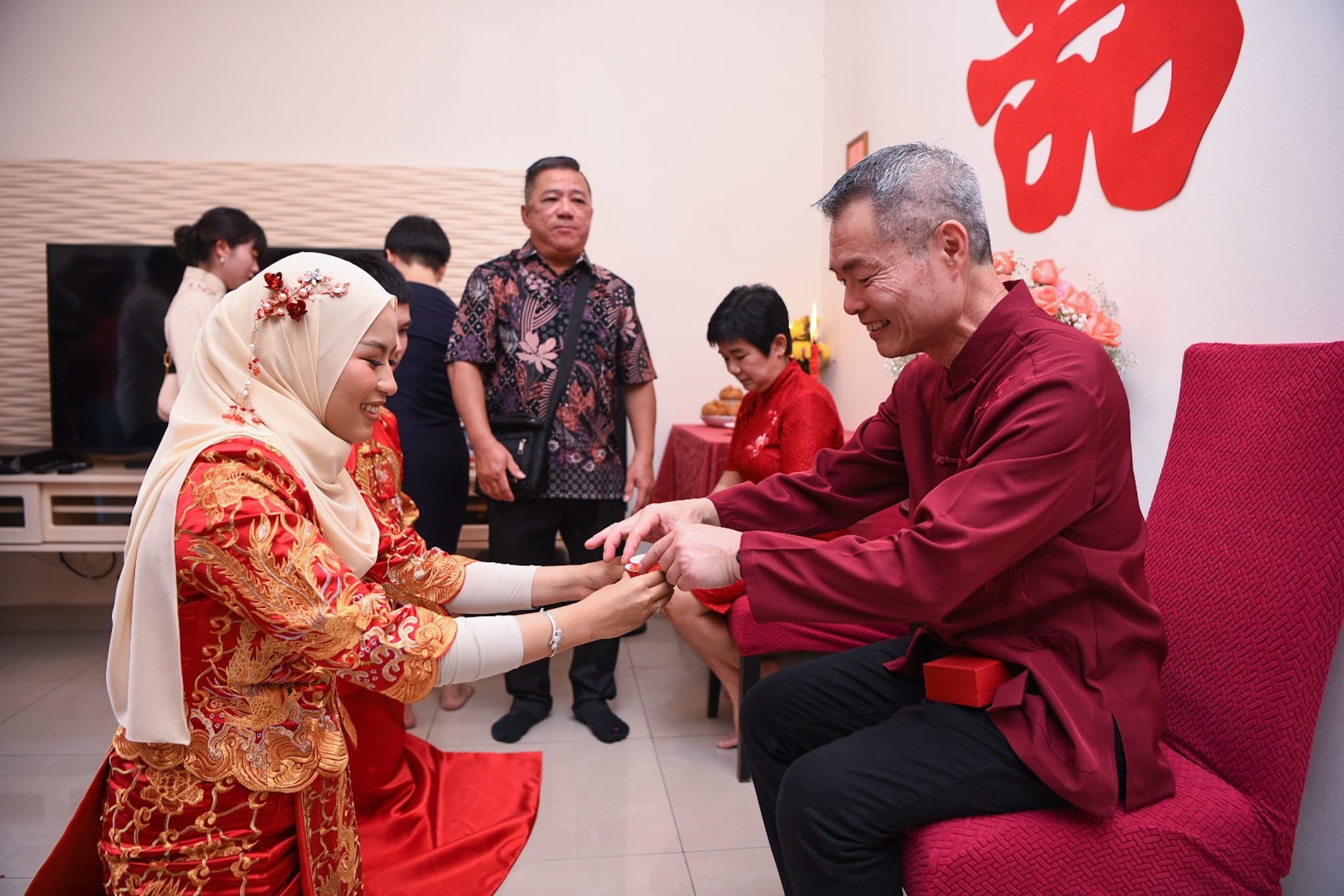 Daughter of negeri sembilan mb gets married in elaborate chinese and malay-styled wedding ceremony