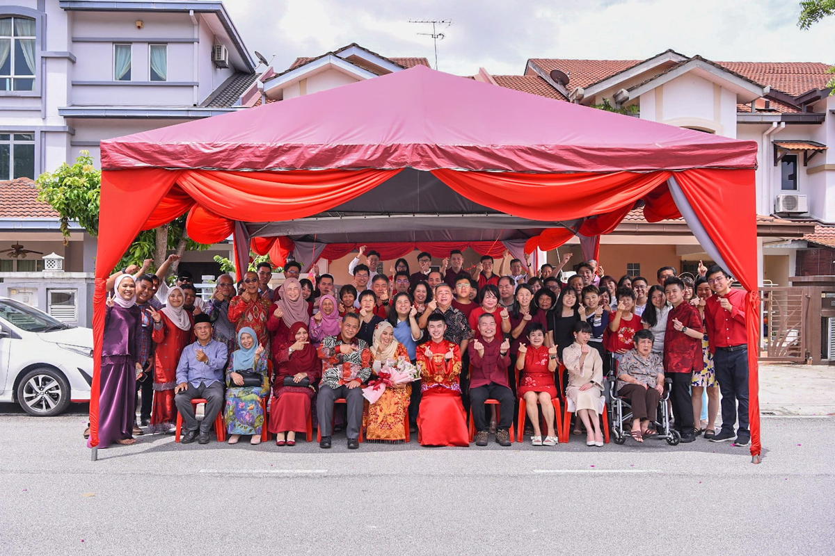 Daughter Of Negeri Sembilan MB Gets Married In Elaborate Chinese And Malay-Styled Wedding Ceremony