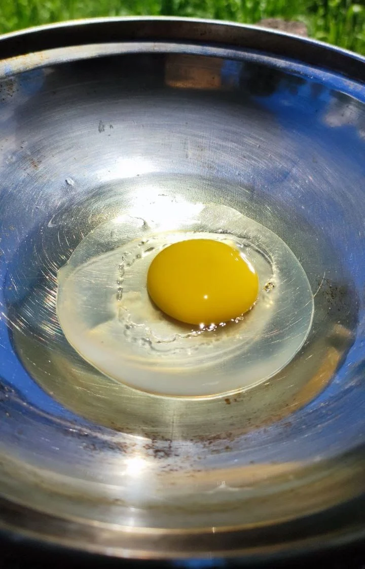 Sabah woman cooks egg under the sun just to prove how sibeh hot it is right now