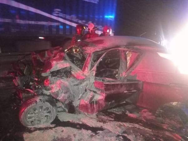 45yo m'sian mother and her 3 kids die after car crashes into lorry in perak