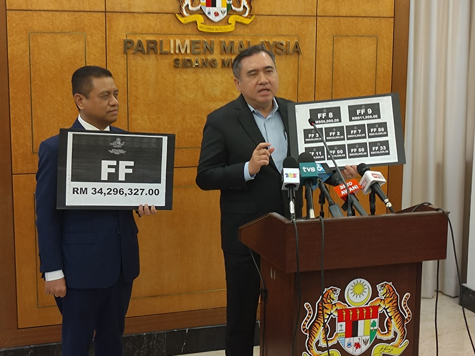 Anthony loke showing the ff number plate series
