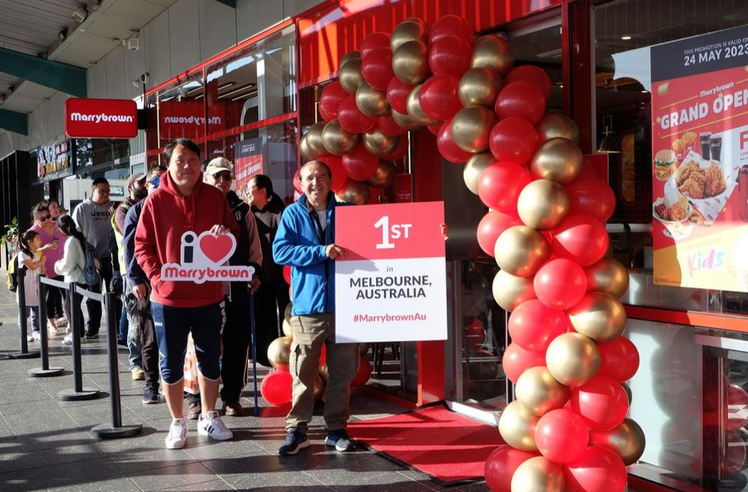 Many spotted lining up for hours to eat at m'sian chain marrybrown's first outlet in melbourne | weirdkaya