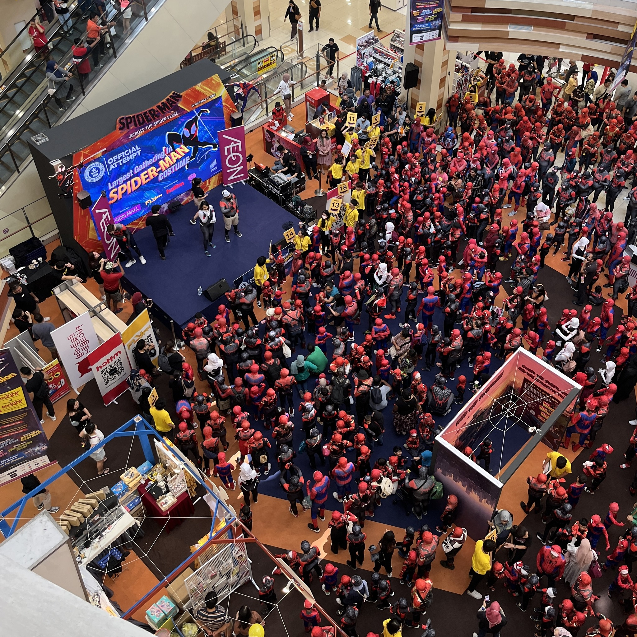 M'sia sets new world record for 685 individuals in spider-man costumes at klang mall, outpacing previous record in india | weirdkaya
