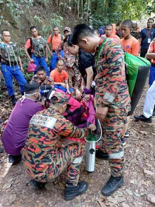 50yo M'sian Man Collapses And Dies While Hiking With His Wife At Kluang