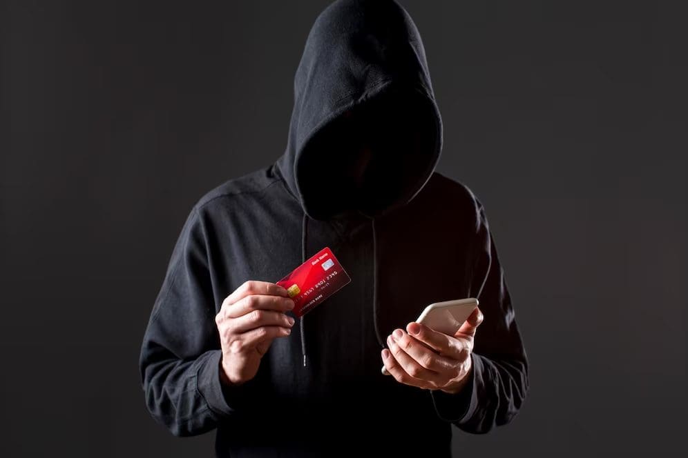 55yo M'sian Woman Scammed Of RM1.8mil In EPF And Life Savings After Falling For Macau Scam
