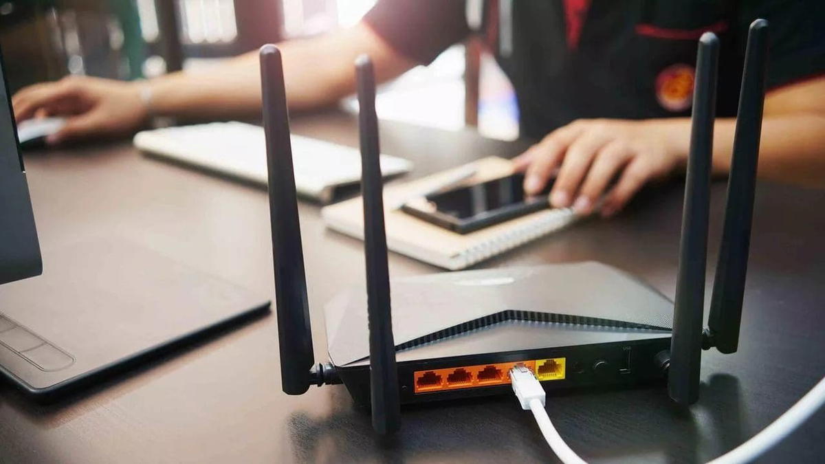 Man Pulls Knife On Landlord And Strangles Her Over Slow Wi-Fi Speed, Jailed For 5 Months