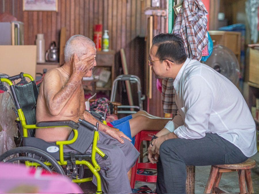 Penang MP Helps Elderly Couple Find A New Home After They Were Kicked Out By Landlord