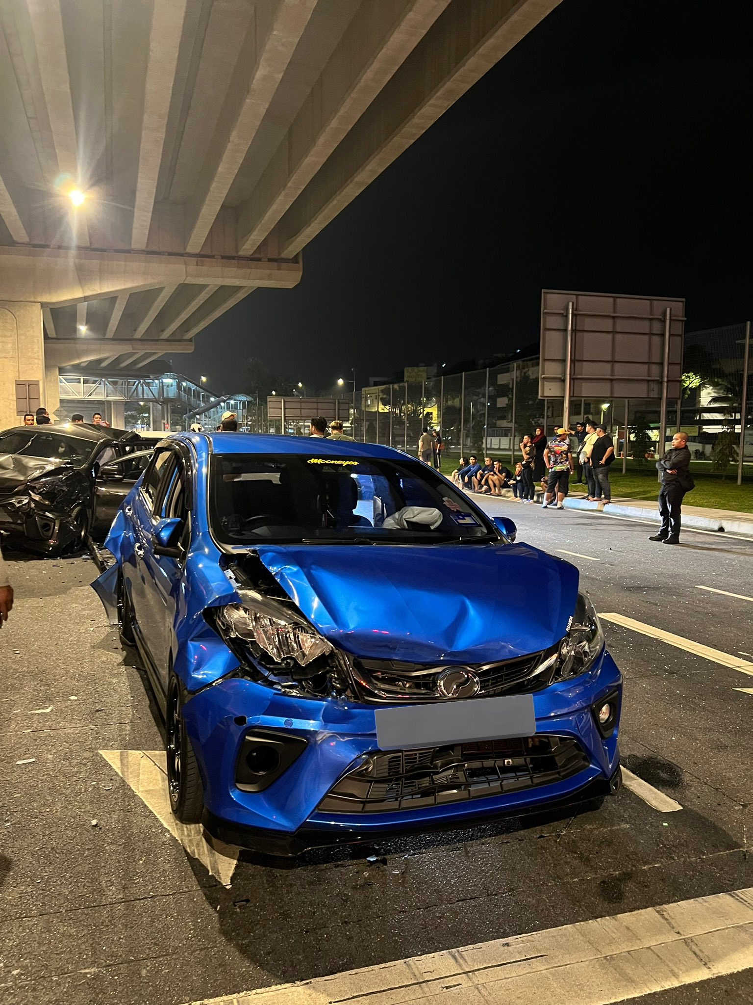 Myvi gets destroyed in crash at traffic light, driver who caused accident denies she was drink driving | weirdkaya