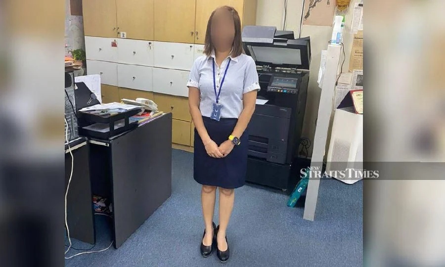 M'sian lawyer calls out guard for barring woman from entering socso building over knee-length skirt | weirdkaya