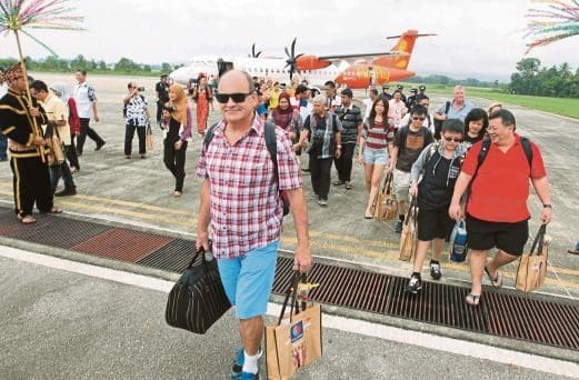 Netizen Claims Tourists Are Banned From Entering M'sia At KLIA Over Sexy & Tight Clothing, Authorities Urged To Investigate