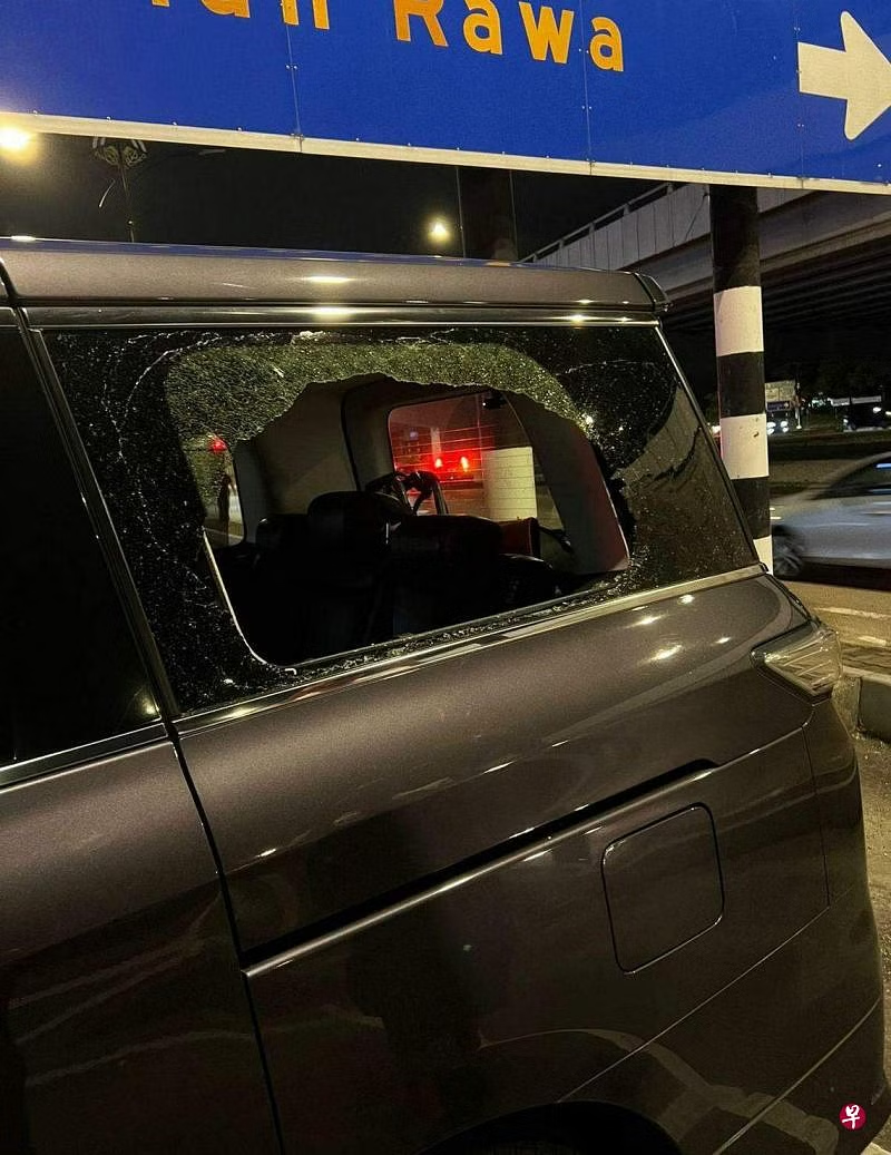 S'porean family gets robbed and car windscreen smashed by thieves while dining at jb restaurant