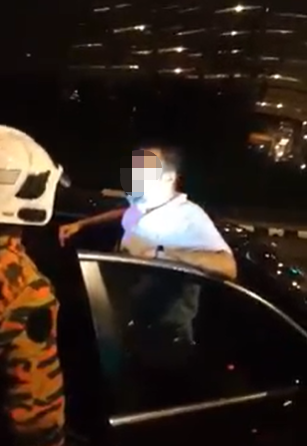 [video] suspected drunk driver falls asleep inside car for 3 hours, swears at bomba for waking him up | weirdkaya