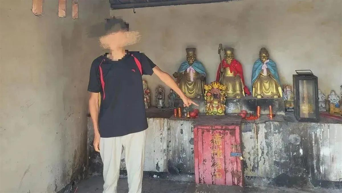 Man caught stealing cash from chinese temple, claims buddha statue gave permission with 'ok' sign