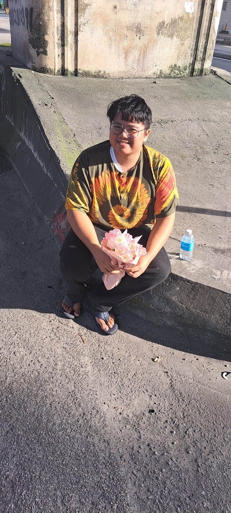 M'sian Teen Holds On To Flowers He Bought For Mum's Birthday Despite Getting Into An Accident, Touches Netizens