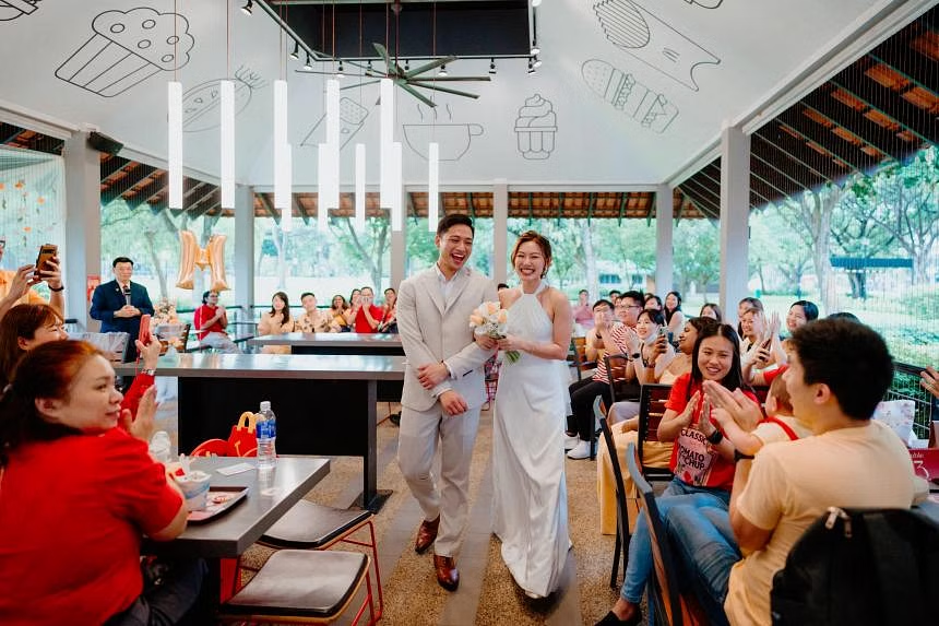 S'porean couple spend rm3,200 to hold their wedding at mcdonald's