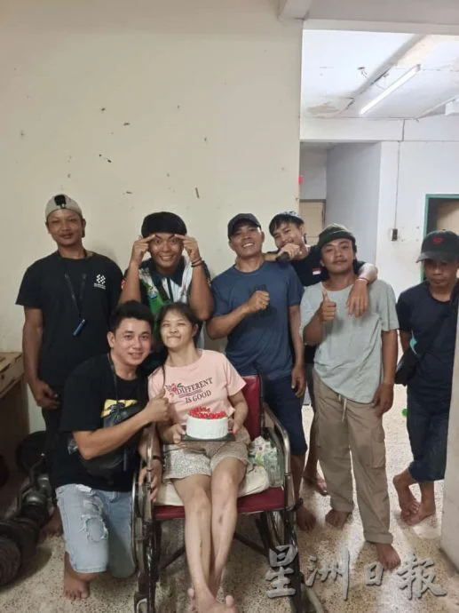 Kindhearted m'sian family takes care of disabled neighbour who lost her family members