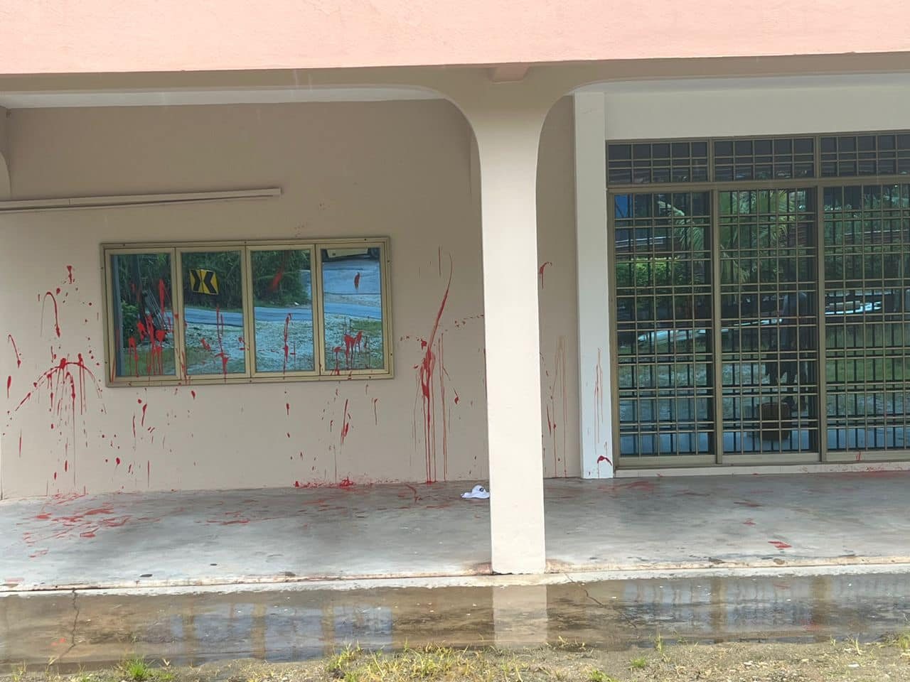 Ah long splashes paint at wrong house in johor, apologises & promises to compensate for damages