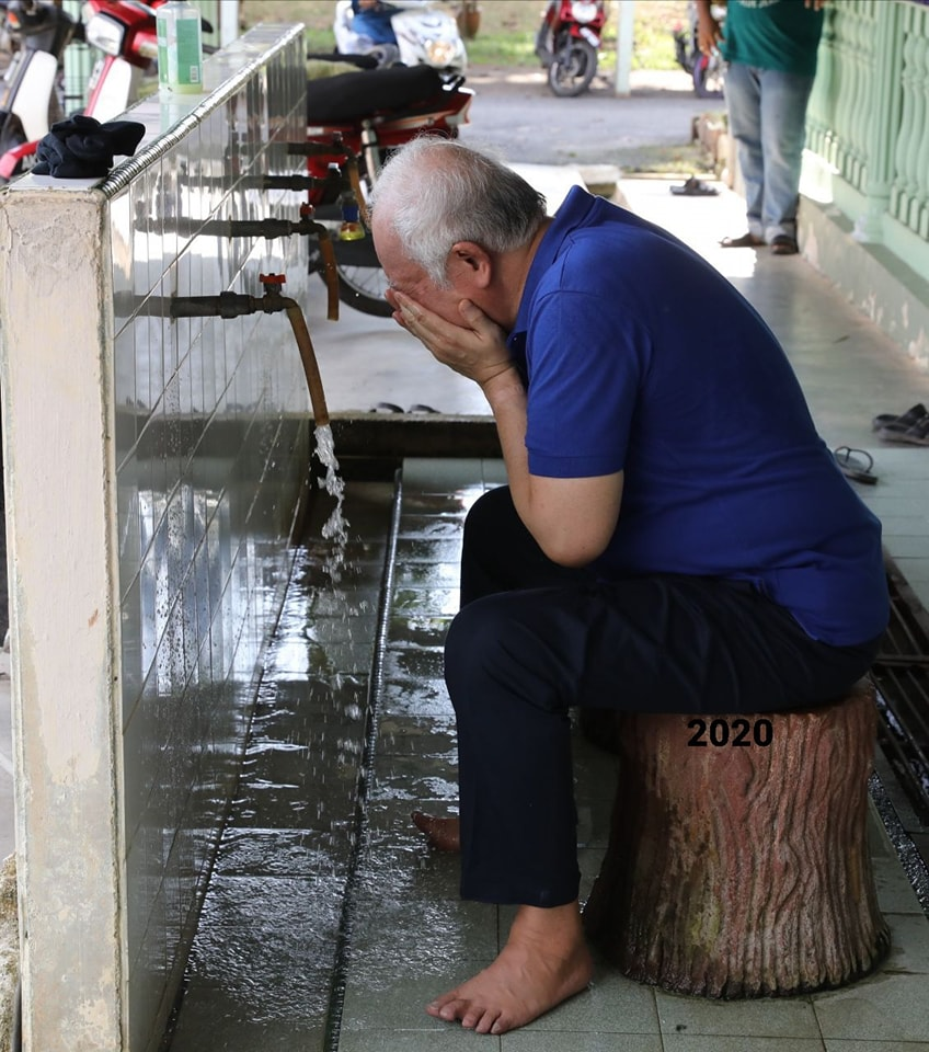 'i still sleep on the cold cement floor' — najib pens poem reflecting his 1-year stay in prison