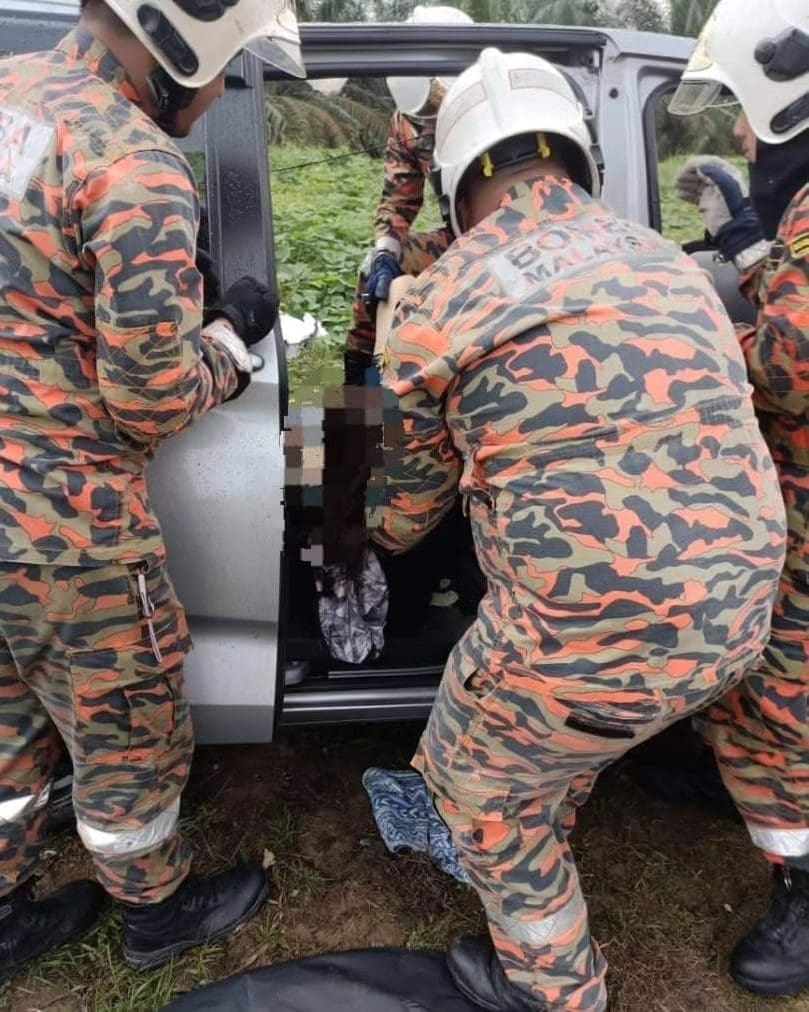 3 Women, Including 2 Singaporeans, Die After MPV Crashes Into Lorry In Johor