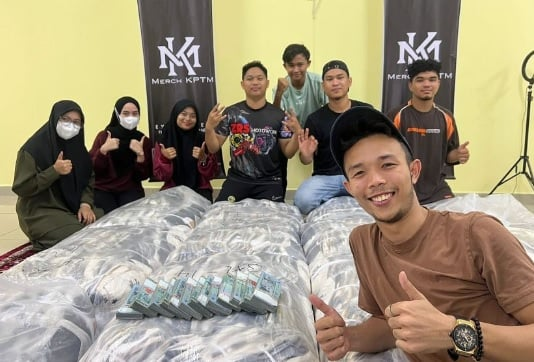 22yo m'sian student earns rm100k in two weeks by selling clothes