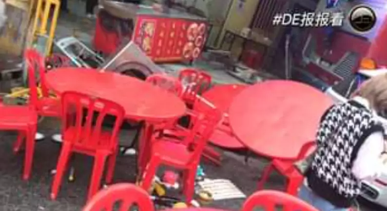 Bus rams into dimsum restaurant at gohtong jaya following chain collision | weirdkaya