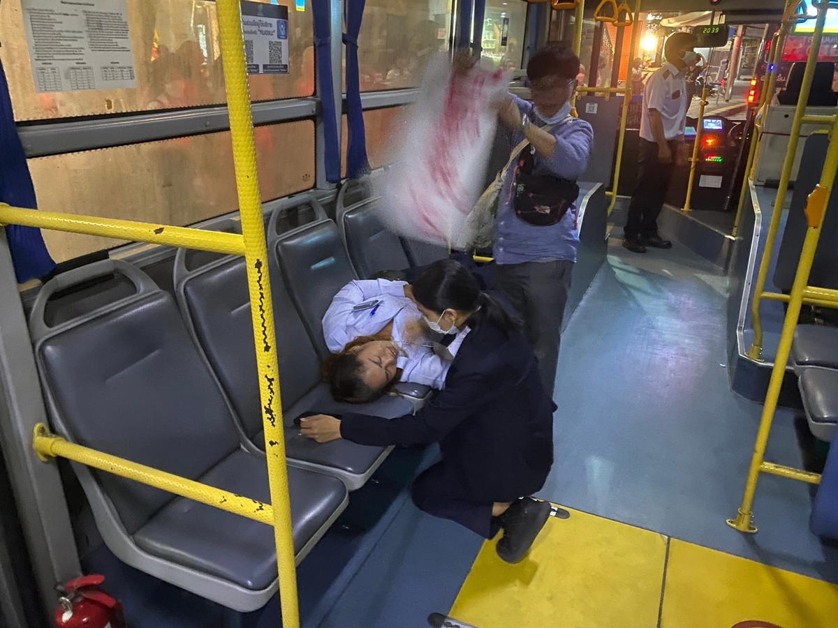 Thai Bus Conductor Faints Due To Allergic Reaction To Durian Brought Onboard By Passenger