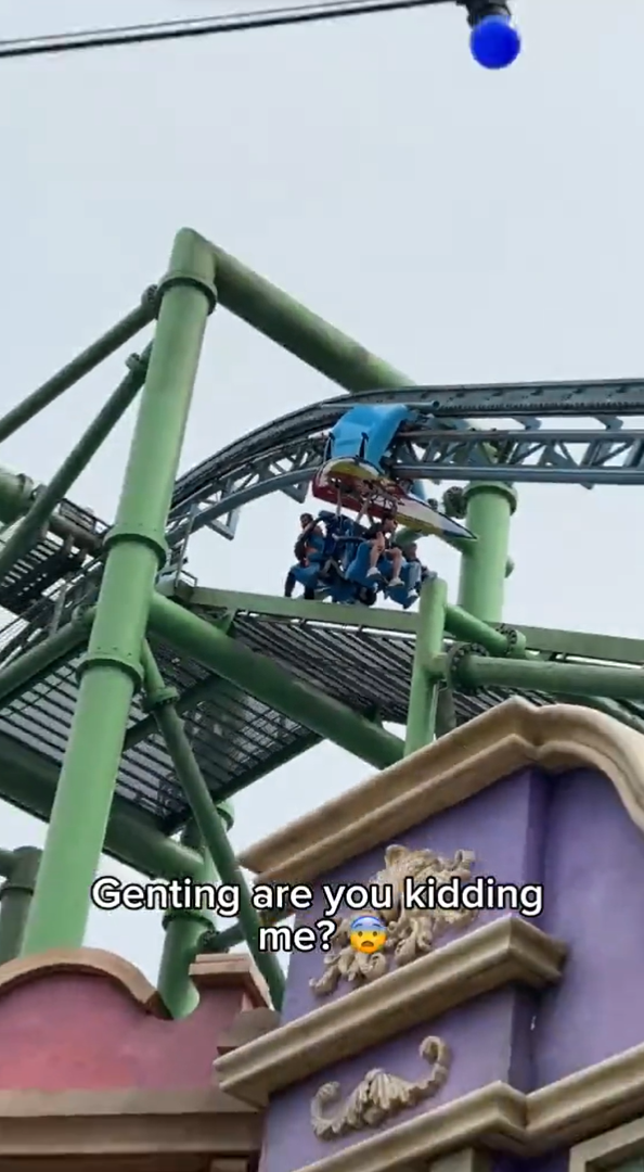 Msian stucked in the mid air while riding a ride at genting highlands