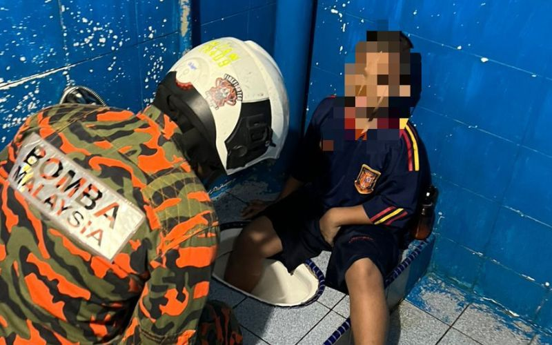 9yo m'sian boy gets foot stuck inside toilet bowl for nearly 1 hour
