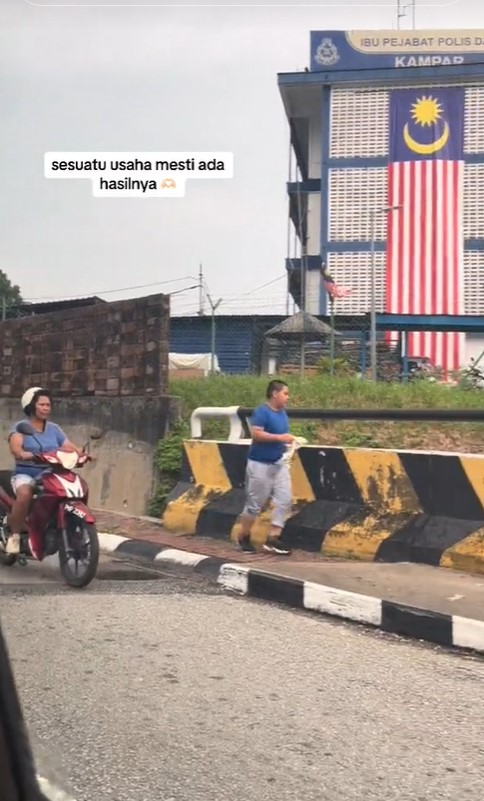 M'sian woman holds rotan to 'motivate' her son to exercise, netizens amused by her unusual method