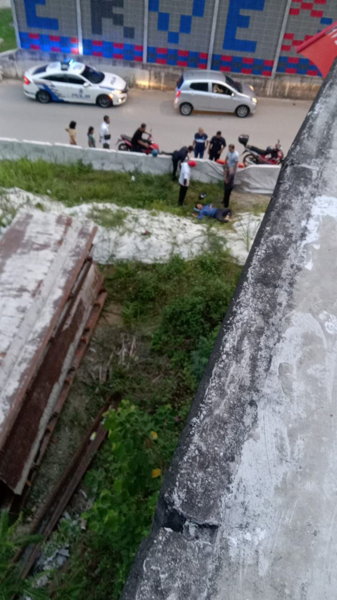 21yo m'sian student falls 20 metres from flyover, left severely injured
