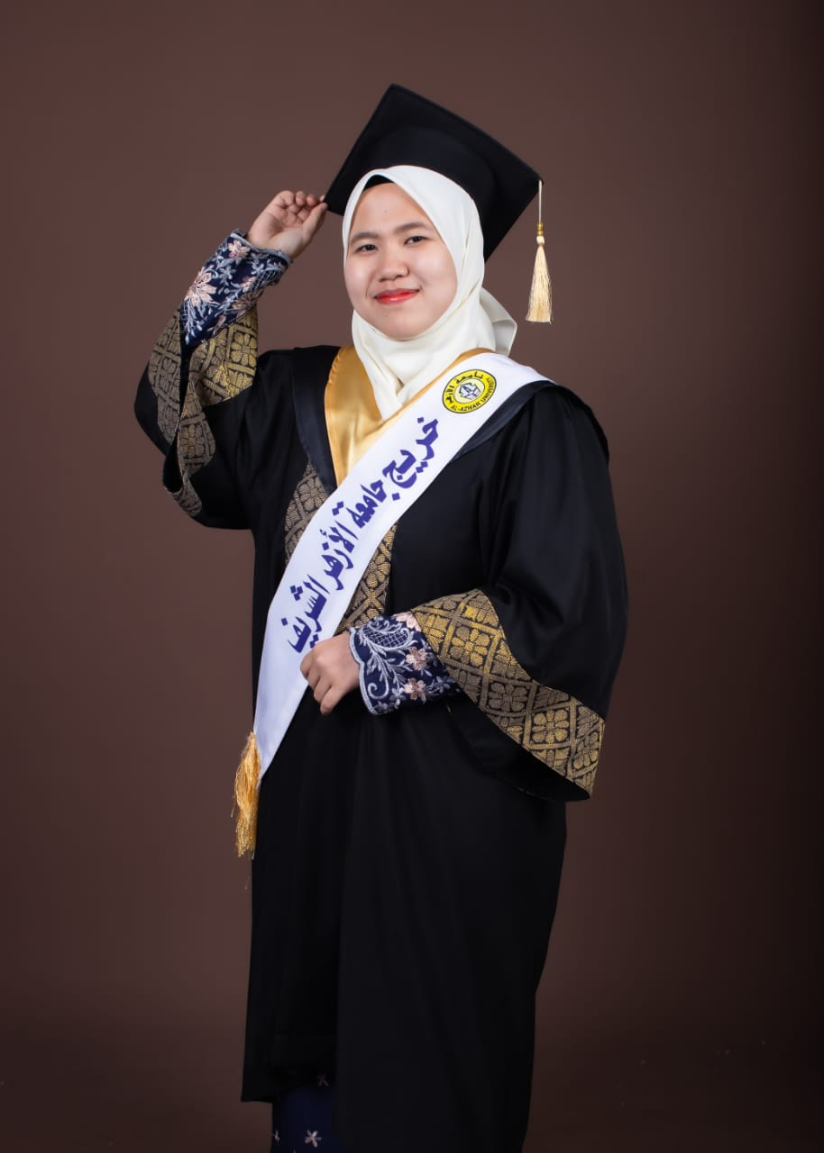M'sian woman who was despised for working as a cleaner graduates from top egyptian uni