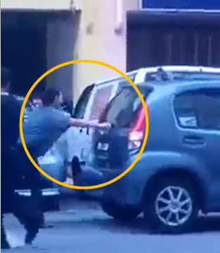 [video] woman breaks window of double parked myvi and pushes it away with her bare hands | weirdkaya
