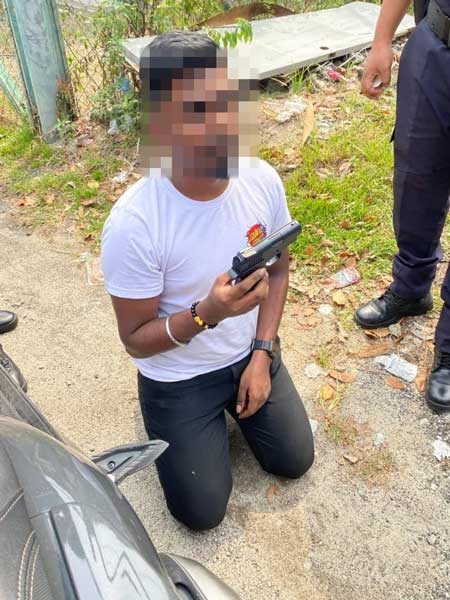 19yo m'sian goes around scaring people with a gun, turns out it was bought from toy store