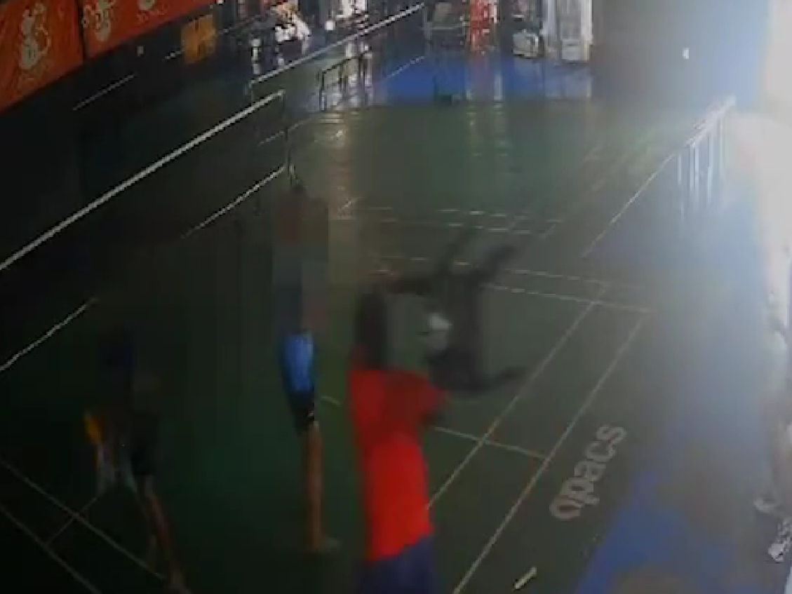M'sian coach caught on tape beating players with plastic chairs at kajang badminton court | weirdkaya