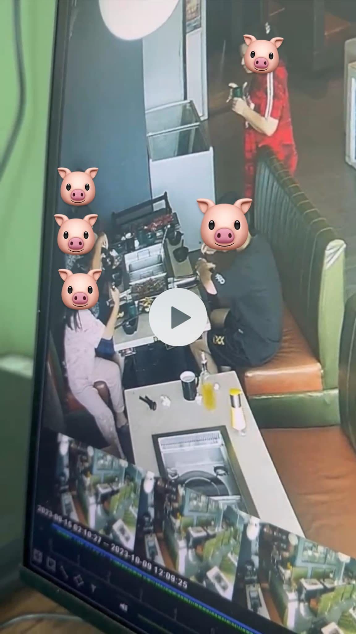 M'sian Family Orders 600 Plates Of Meat At Hotpot Restaurant Before Stealing It Back Home
