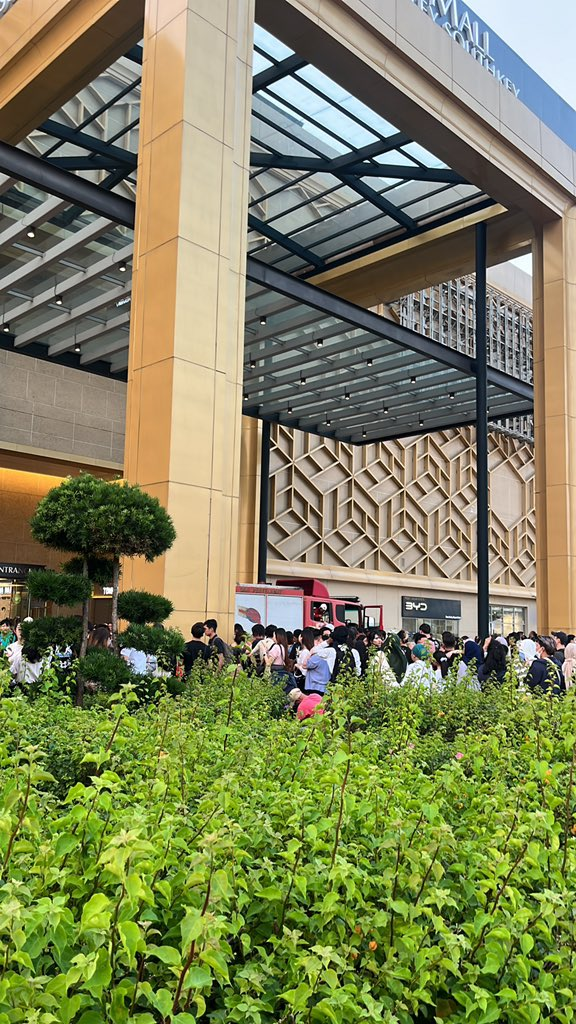 Bomb Threat at Malaysia's Mid Valley Mall: Swift Response Ensures