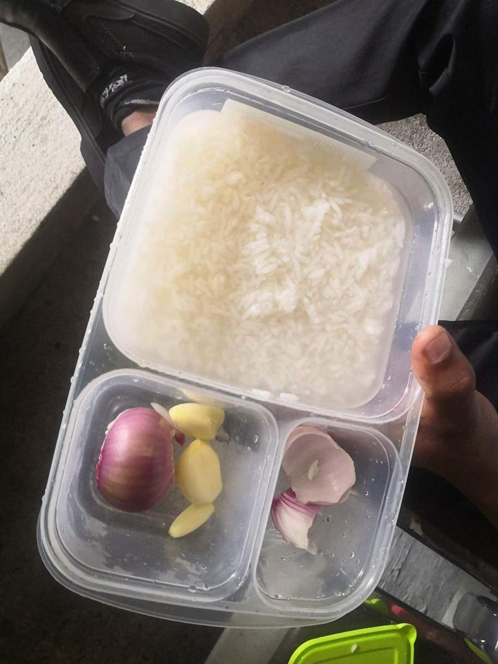 M'sians heartbroken to see foreign security guard's meal of rice, soup, raw garlic & onions