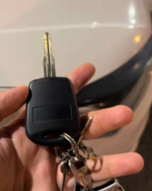 M'sian woman notices dangling keys on car door, hands them over to mcd's manager | weirdkaya