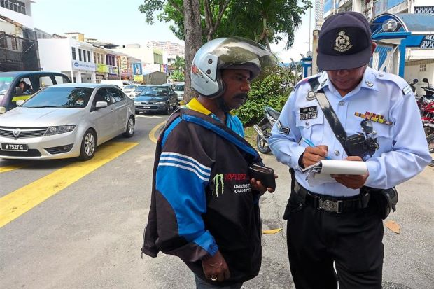 M'sian traffic police giving out a summon