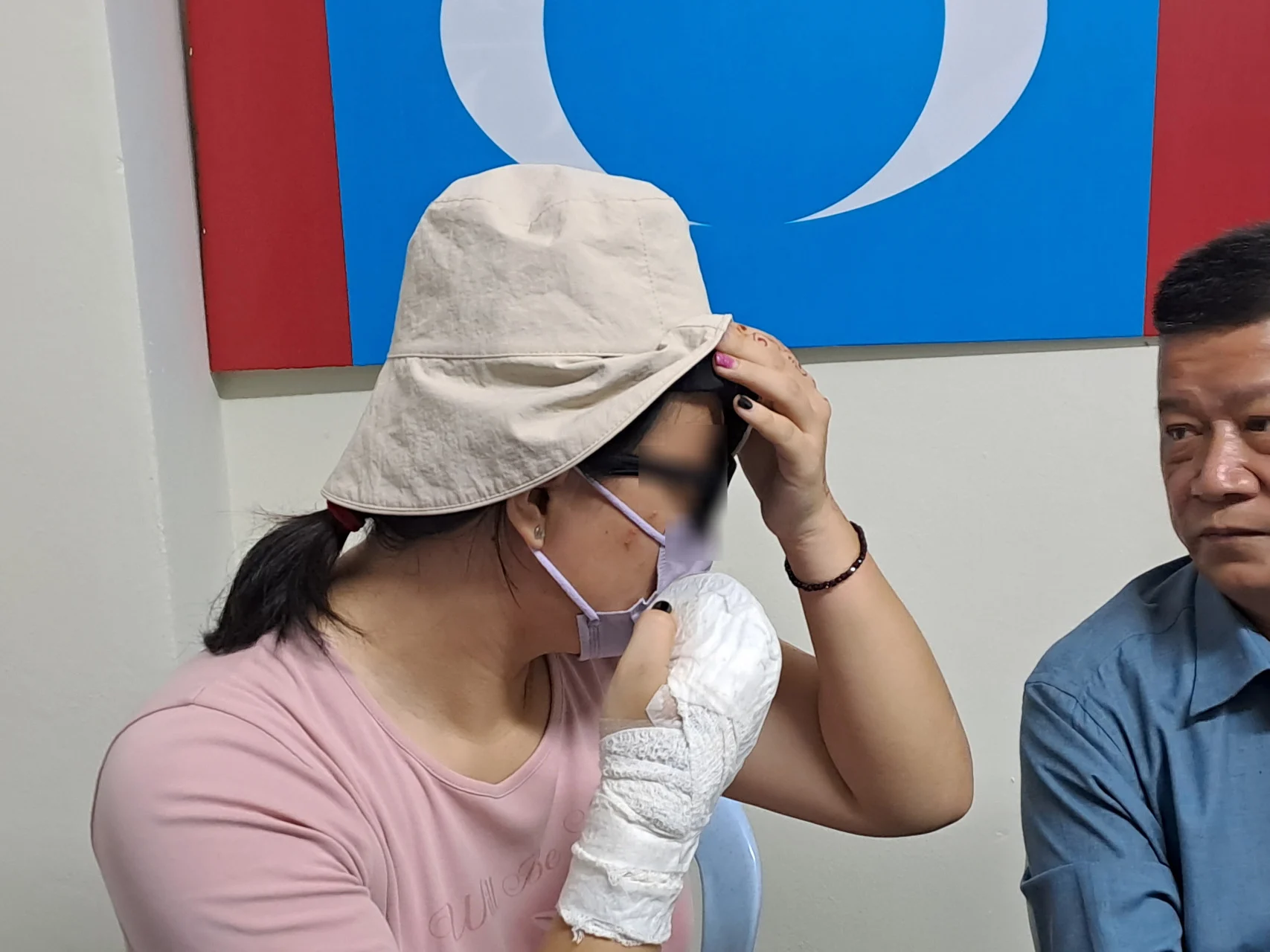 China student yuan shows her injuries to reporters