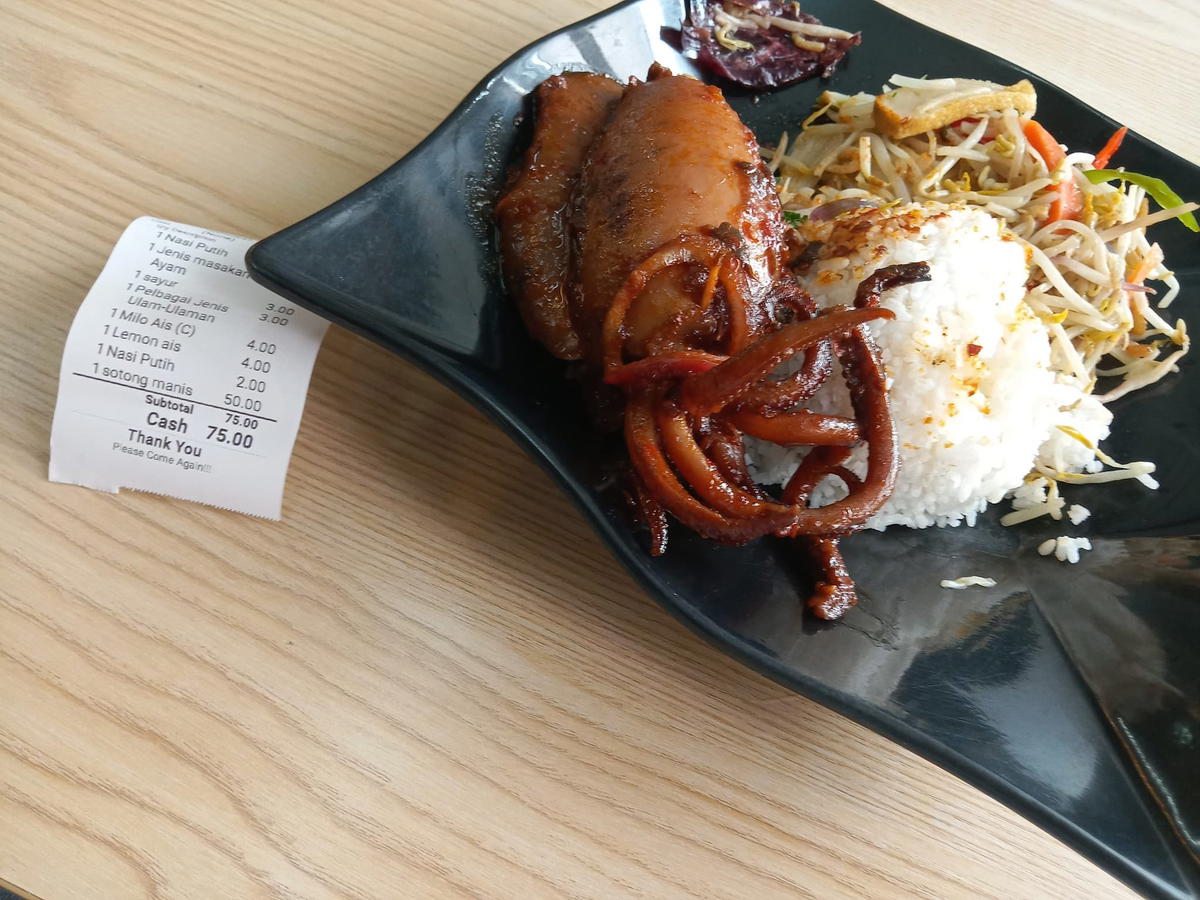 M'sian man charged RM50 for squid