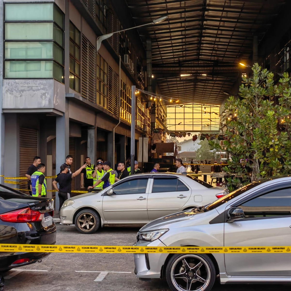 M'sian police investigating crime scene after shootout at Sibu coffeeshop
