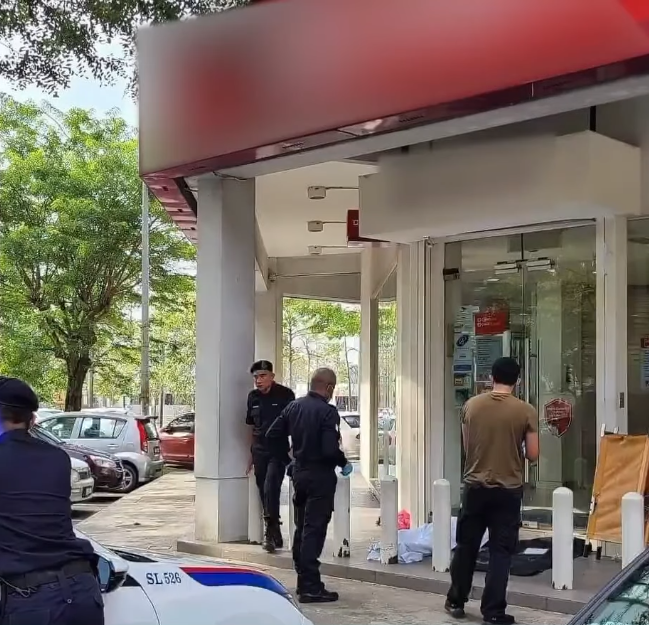 M'sian police investigating scene of where man died outside a bank