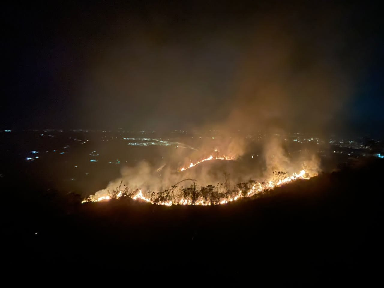 Massive fire at broga hill