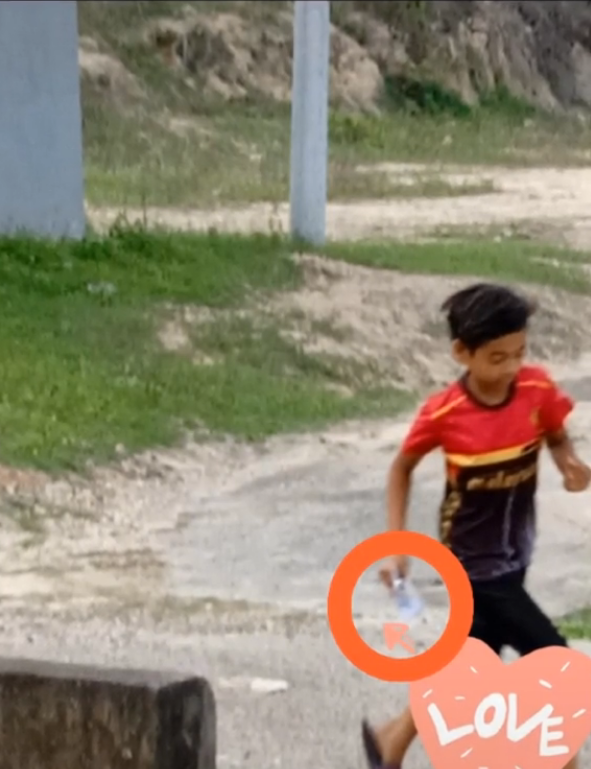 Young boy proudly shows his excellence award to deceased father at his grave and we’re crying already | weirdkaya